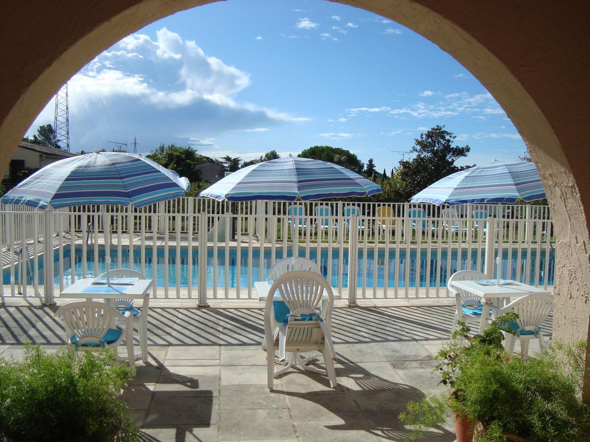 Hotel De La Poste Peymeinade Екстериор снимка