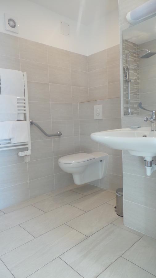 Hotel De La Poste Peymeinade Екстериор снимка