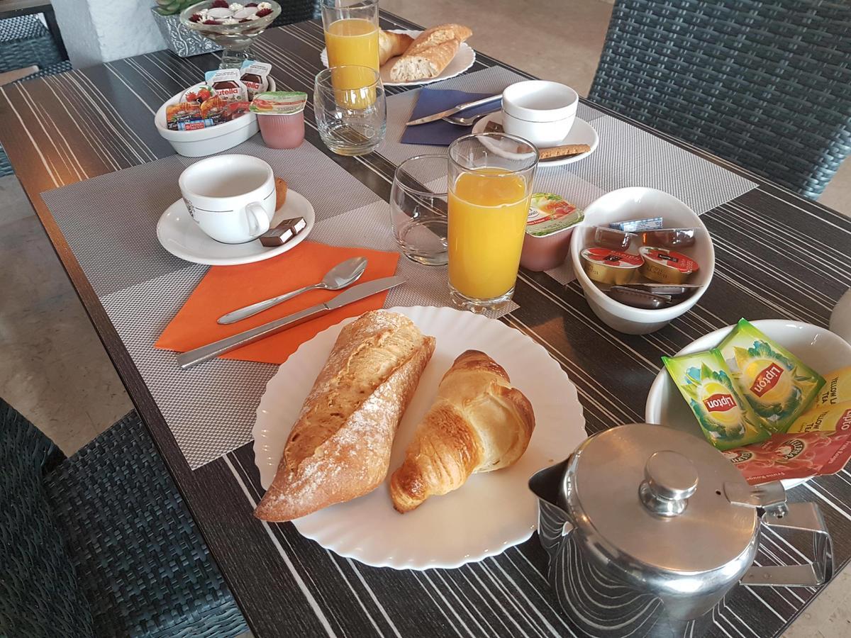 Hotel De La Poste Peymeinade Екстериор снимка