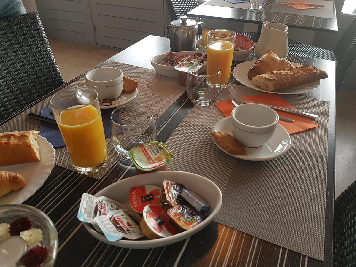 Hotel De La Poste Peymeinade Екстериор снимка