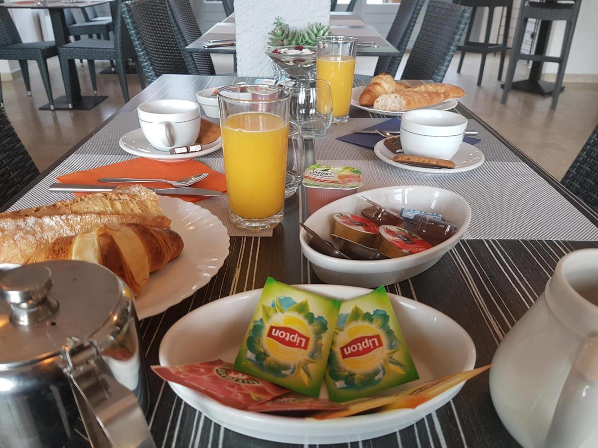 Hotel De La Poste Peymeinade Екстериор снимка