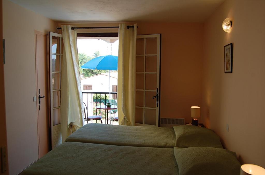 Hotel De La Poste Peymeinade Стая снимка