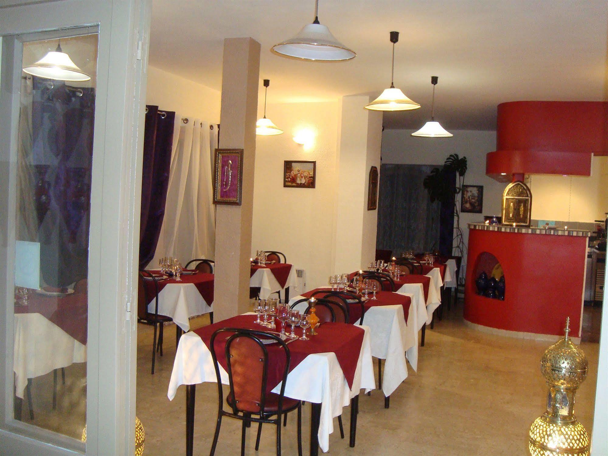 Hotel De La Poste Peymeinade Екстериор снимка
