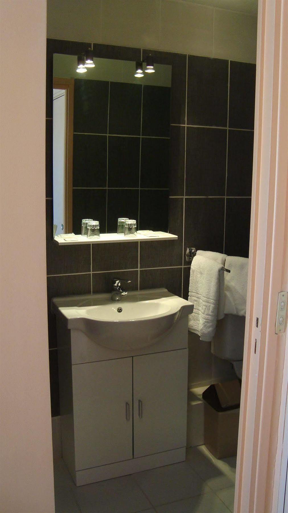 Hotel De La Poste Peymeinade Екстериор снимка